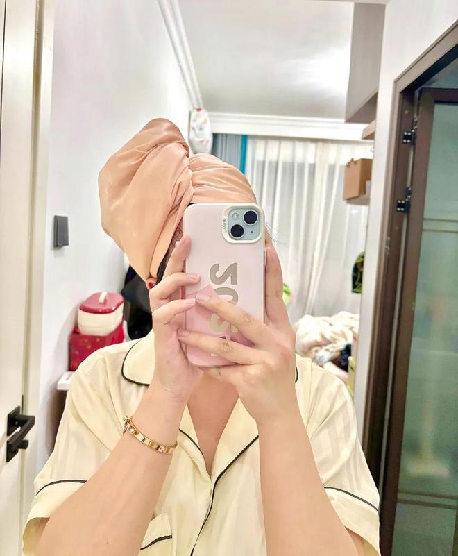 好？10分钟轻松养成女明星「绸缎发」pg电子中国洗完头自然风干还是吹干(图14)